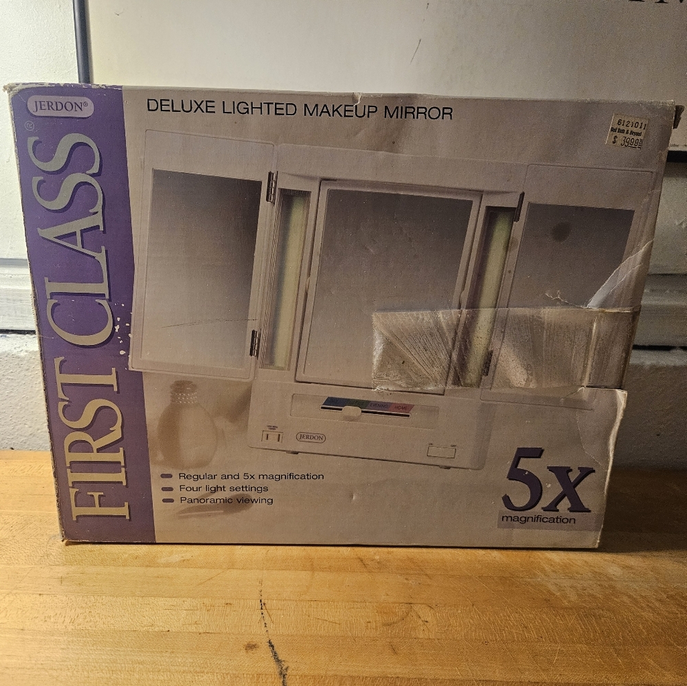 Jerdon Makeup Mirror Lighted 5x Magnification Tri-fold First Class JGL9W-NIB-New